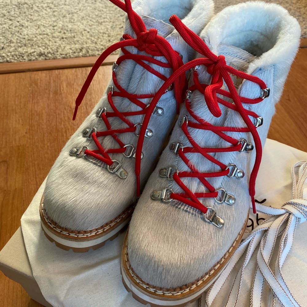 NEW — MONTELLIANA Boots SZ 10